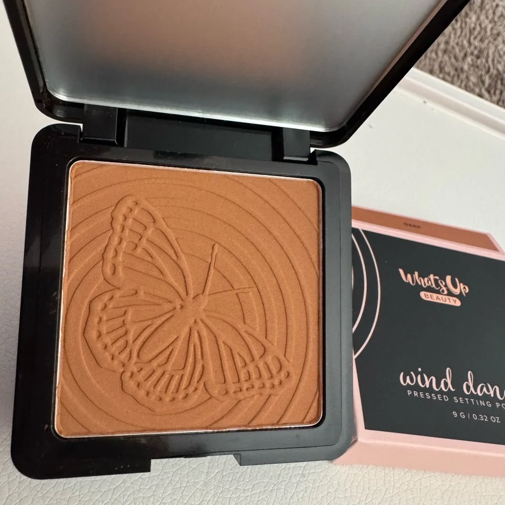 What’s Up Beauty wind dancer pressed setting powder